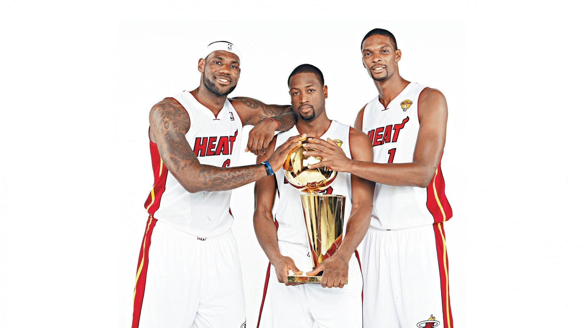 保罗里程碑之夜闪耀，开拓者末节狂飙逆转魔术锁定胜局